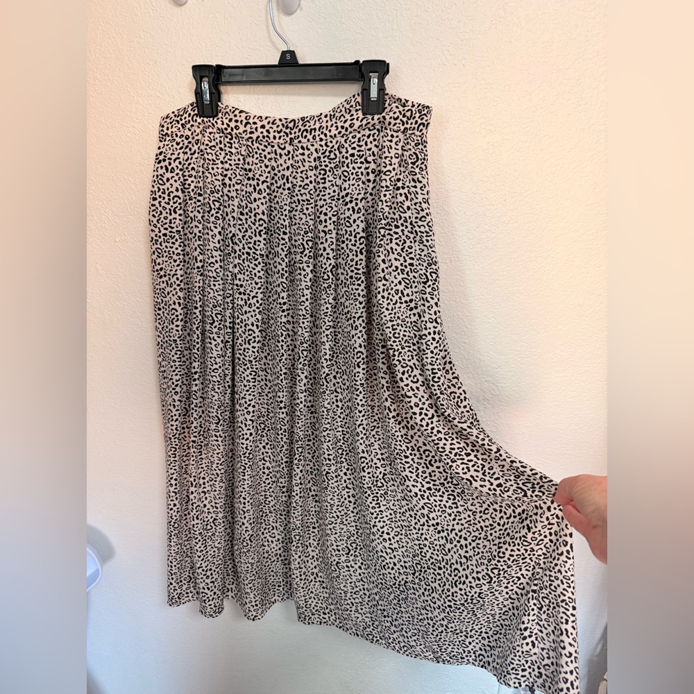 NWOT Who What Wear Neutral Leopard Pleated Maxi Skirt